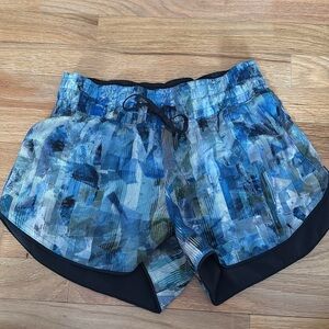 LULULEMON Reversible Choose a Side Short size 4 Navy and Blue Green Print